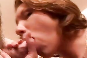 Alluring bimbo gives her concupiscent paramour a nice oral-job