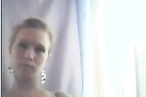 Amateur Romanian cam white bitch teases me with her biggest natural mangos