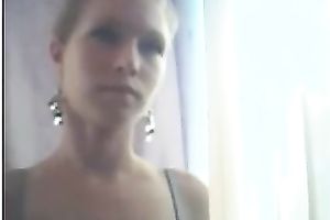 Amateur Romanian cam white bitch teases me with her biggest natural mangos