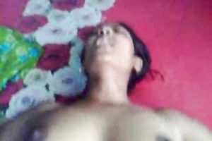 Bangladeshi girlfriend undresses exposing her voluptuous body