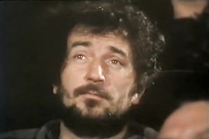 Redhead pale skin bimbo blowing weenie in front of the public