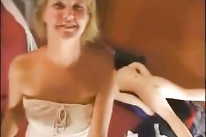 Amateur golden-haired proves that this babe is a worthy dong sucker