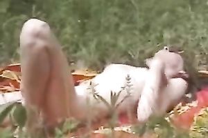 This barefaced babe just can't live without masturbating outdoors