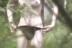 This barefaced babe just can't live without masturbating outdoors