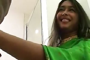 Mesmerizing brunette hair Indian chick doing truly well in oral sex