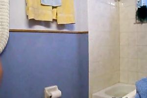 Sensual 22 yo wifey reaches multiple orgasms in bubble baths