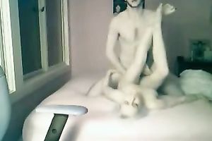 My lascivious blonde girlfriend screams during the time that I fuck her twat on a web web camera