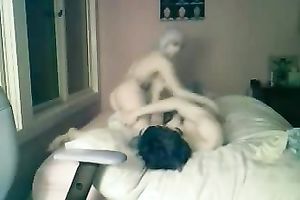 My lascivious blonde girlfriend screams during the time that I fuck her twat on a web web camera