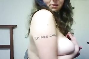 Chubby mommy exposes her large a large saggy wobblers and pulls her teats