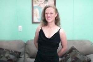 Petite cougar is ready to striptease on livecam and masturbate