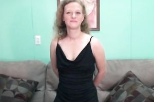 Petite cougar is ready to striptease on livecam and masturbate