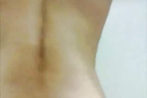 Lusty white bitch stretching vagina lips with fingers in non-professional movie