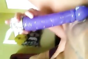 Awesome dark brown bimbo drills her cum-hole with a sex tool