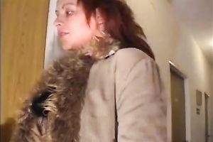 Street dark brown chip doxy masturbates in a hotel room