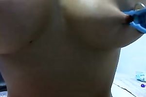 My big boobed girlfriend likes to put clothespins on her teats