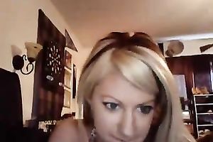 Watch me playing with my coochie in front of a web camera