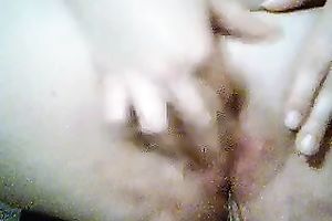 Hussy honey widens wet crack lips and exposes her pinkish bawdy cleft