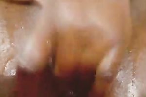 Juicy ebon harlot finger fucks her soaking punani