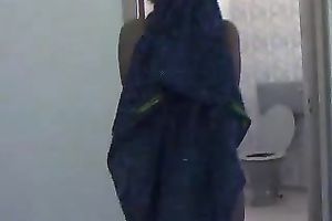 Here is a hot and juvenile Indian hooker dressing up