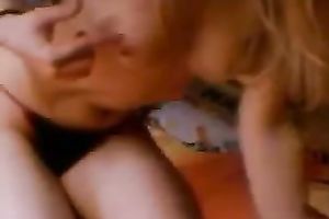 Playful camgirl with a big round arse can't live without playing with her dildo