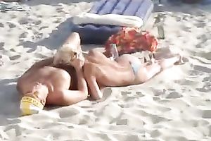 This knob crazed nympho definitely knows how to please her stud sexually