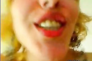 Eye catching curvy livecam blondie masturbates in underware