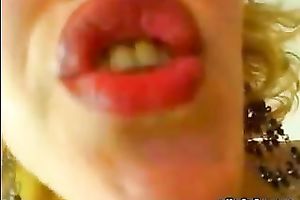 Eye catching curvy livecam blondie masturbates in underware