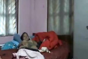 Naughty amateur Hindu lady flashes her natural large meatballs in bedroom