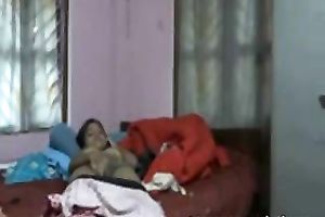 Naughty amateur Hindu lady flashes her natural large meatballs in bedroom