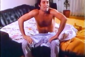 Italian hawt hottie loved to receive fucked in the bedroom