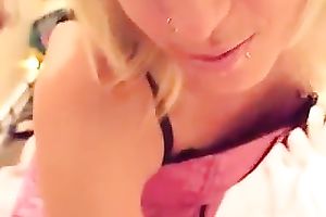 Extremely nice-looking golden-haired playgirl demonstrates her marvelous toes