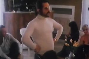 Two brunette strumpets in the baths tub engulfing one jock