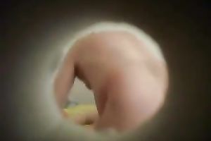 I peek on non-professional older pair fucking in missionary position