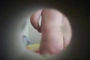 I peek on non-professional older pair fucking in missionary position