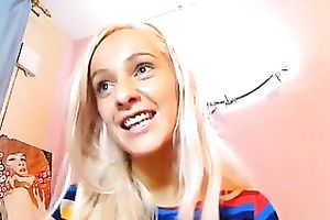This blue eyed golden-haired temptress knows what to do on cam