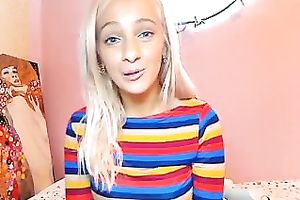This blue eyed golden-haired temptress knows what to do on cam