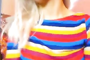 This blue eyed golden-haired temptress knows what to do on cam