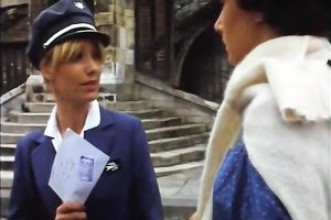 There's no thing than watching 2 hawt honeys having a 3some