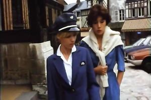 There's no thing than watching 2 hawt honeys having a 3some