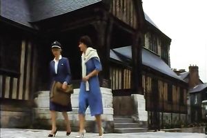 There's no thing than watching 2 hawt honeys having a 3some