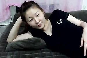 Cute dilettante Asian GF of my buddy flashed her worthy flat stomach
