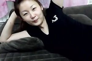 Cute dilettante Asian GF of my buddy flashed her worthy flat stomach