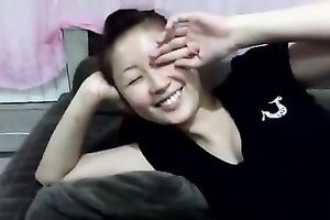 Cute dilettante Asian GF of my buddy flashed her worthy flat stomach