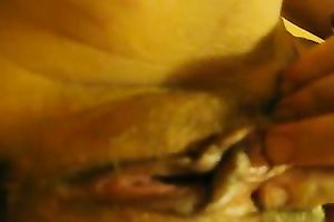 Ugly brown fur pie of a skanky whore when this babe is masturbating