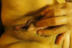 Ugly brown fur pie of a skanky whore when this babe is masturbating