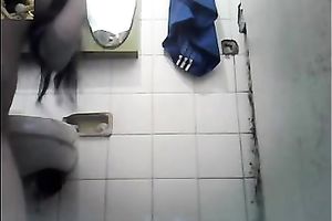 I expose my worthwhile bottom on webcamera and masturbate in baths