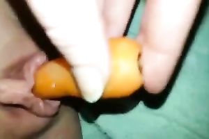 Chubby Australian gf pokes her powerful muff with carrot