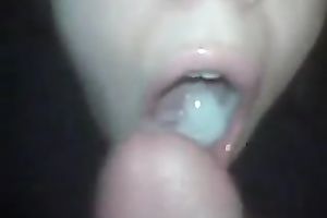 Sizzling hawt white bitch takes biggest load on her snappy tongue