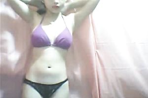 Cute and diminutive exotic webcam model chats in nature's garb with her fans