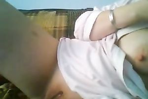 Hot white hottie receives bare and rube her wet crack in solo movie scene